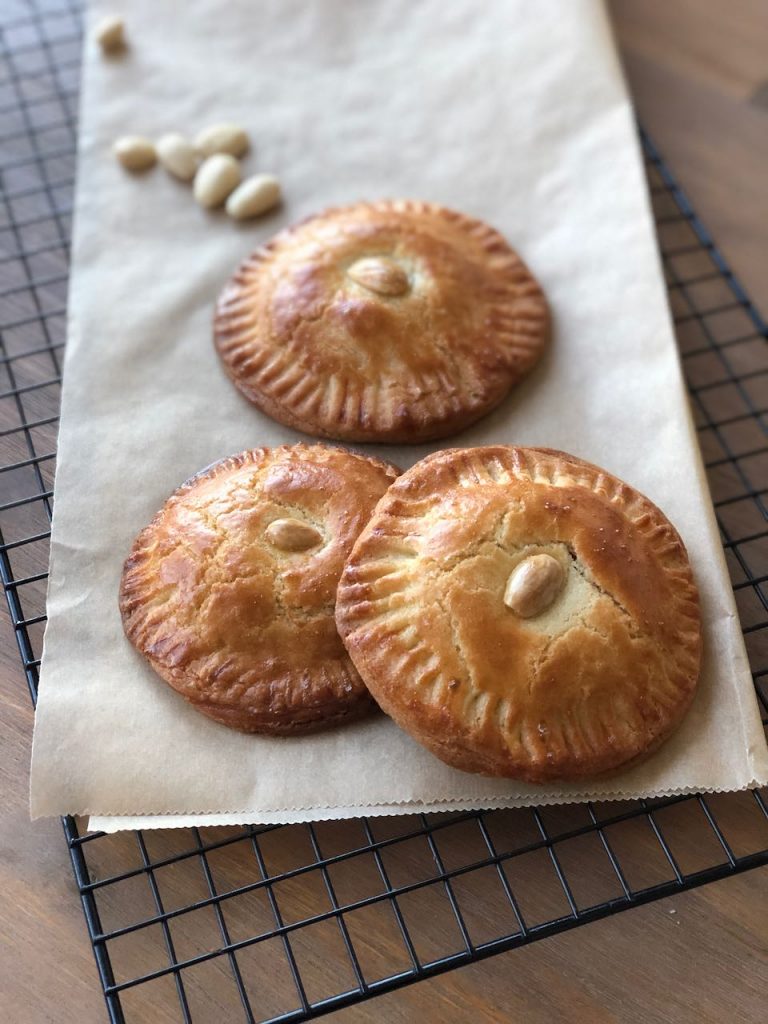 Gevulde koeken bakken
