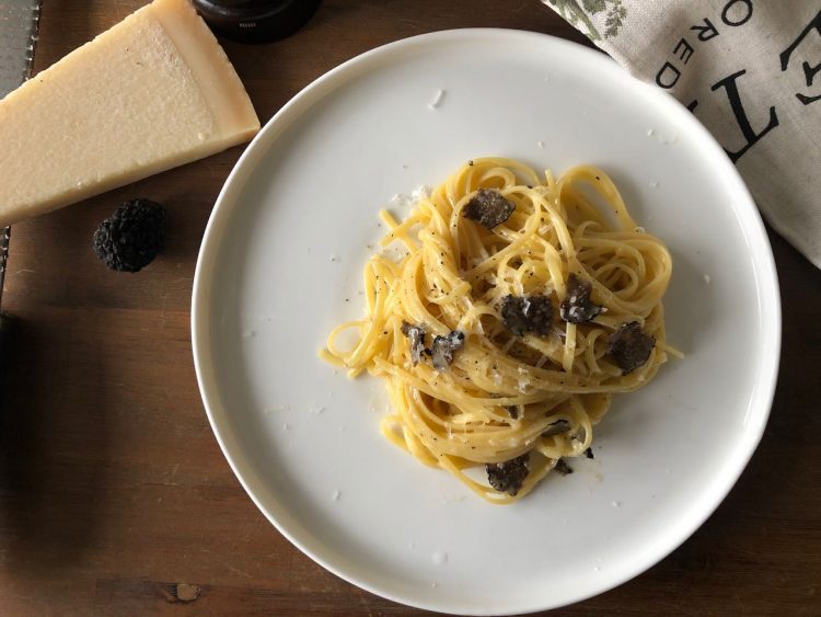 linguini met verse zwarte truffel