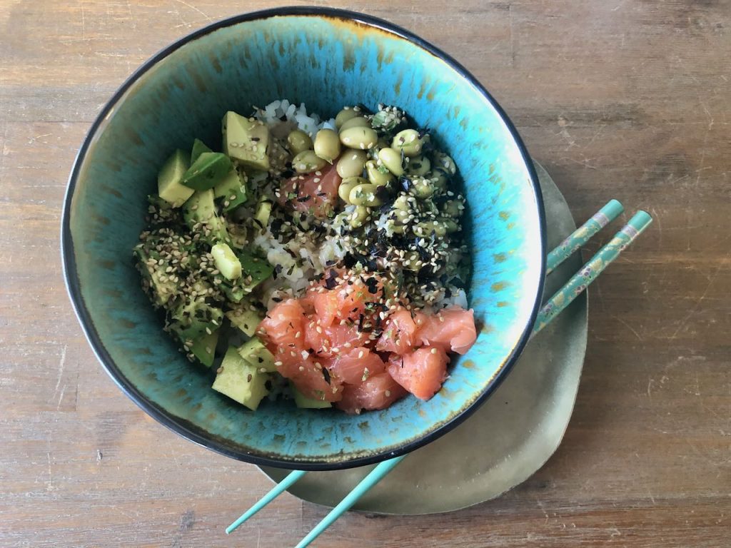 pokebowl met zalm en avocado