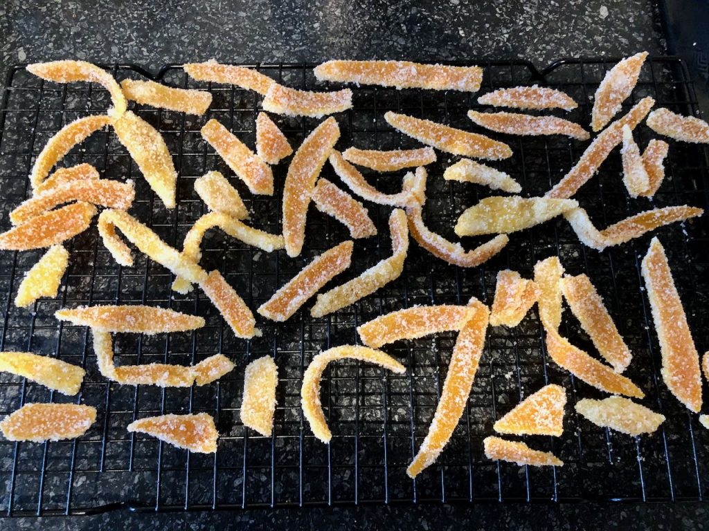 gekonfijte sinaasappelschilletjes