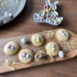 kaaskoekjes met dragee eitjes
