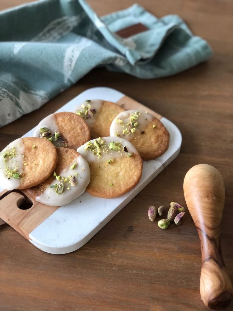 roomboterkoekjes met glazuur en pistache