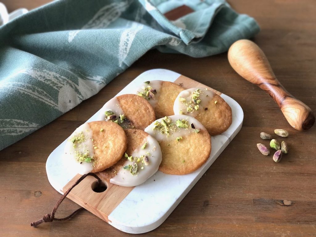 roomboterkoekjes met glazuur en pistache