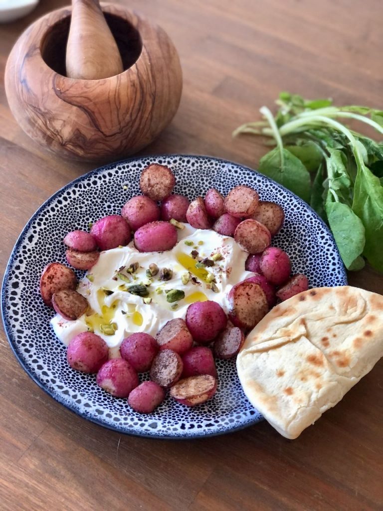 gebakken radijsjes met labneh