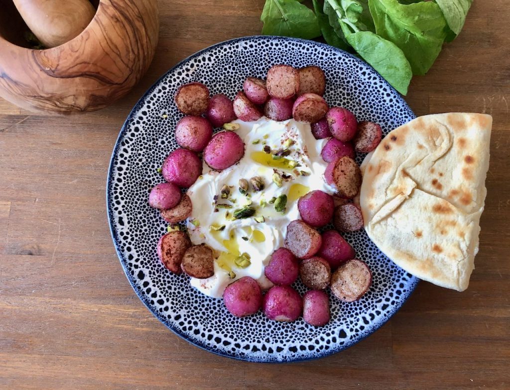 gebakken radijsjes met labneh