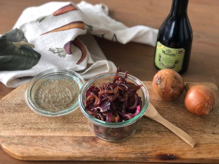 Gekarameliseerde uien uit de oven