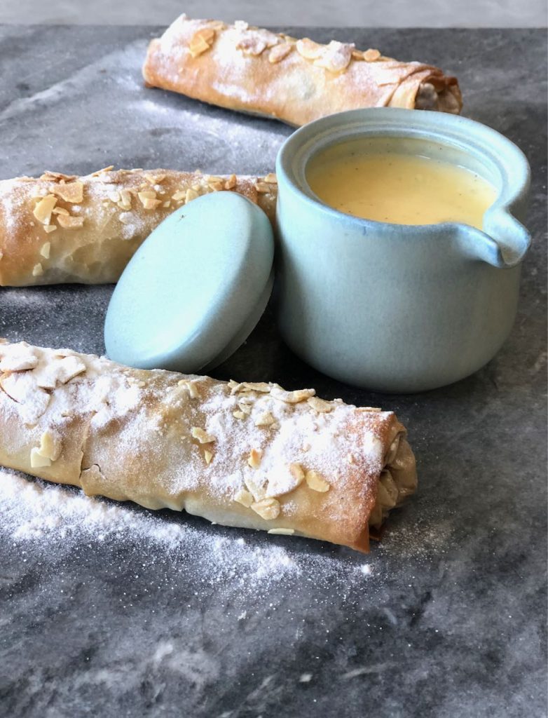 Mini apfelstrudel met warme vanillesaus