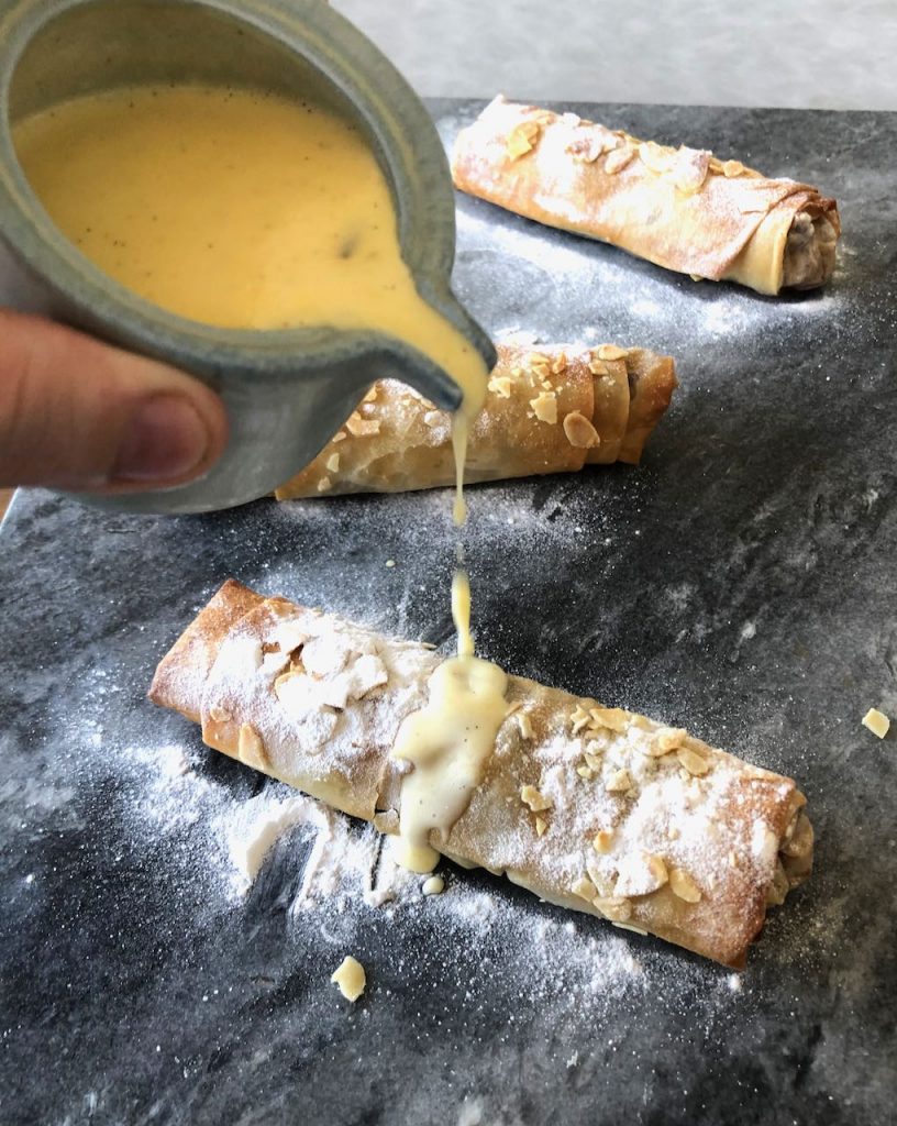 Mini apfelstrudel met warme vanillesaus