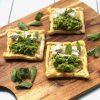 Mini plaattaartjes met tuinbonen en ricotta