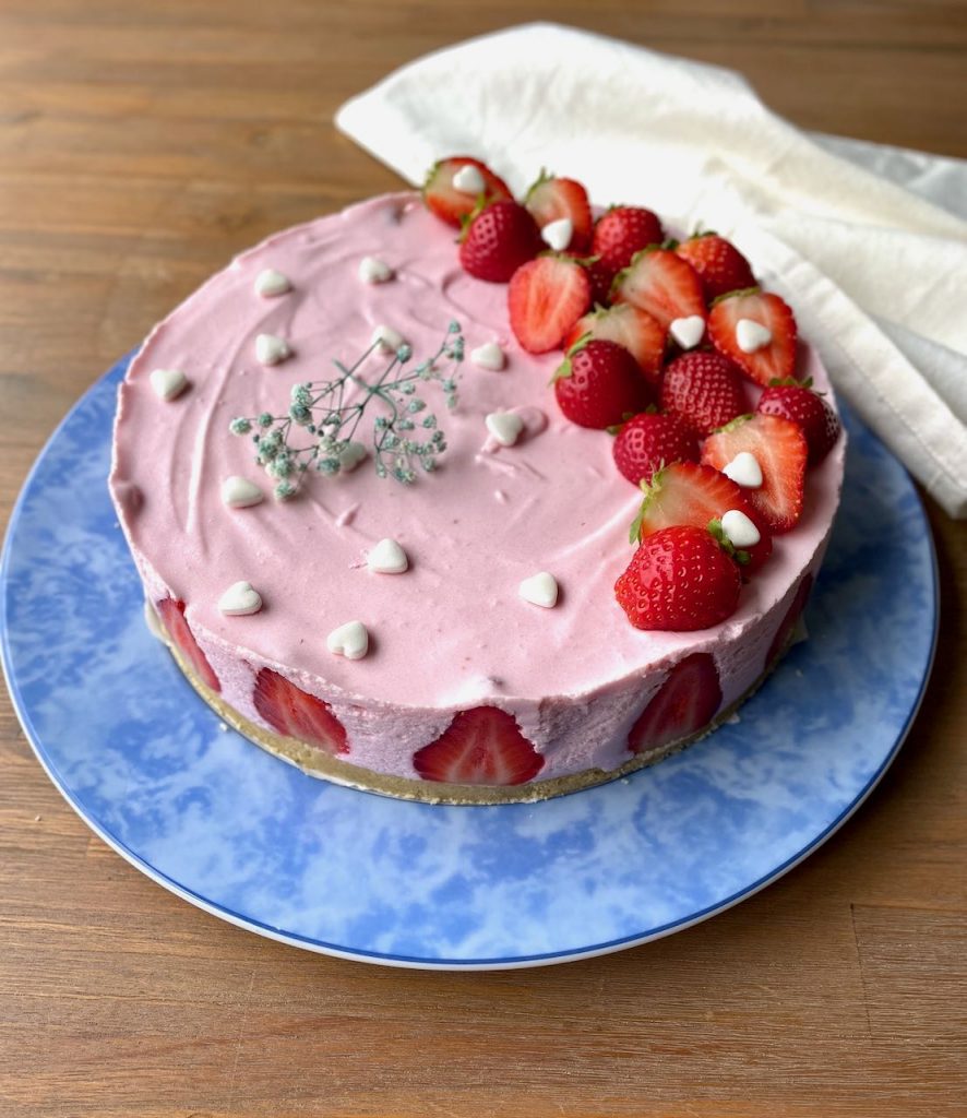 Kwarktaart met aardbeienrand - taart recepten