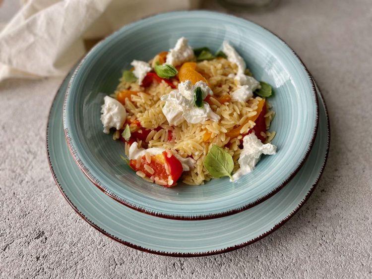 Pasta met gegrilde paprika en burrata