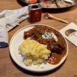 Hongaarse goulash uit 'Met mes & stokjes'