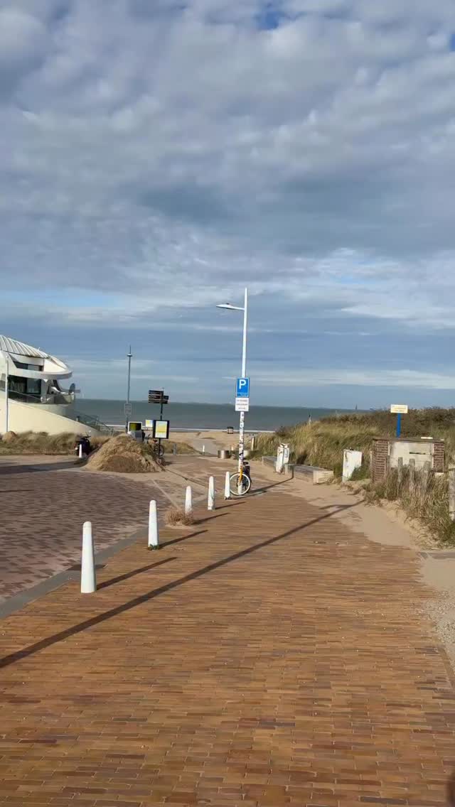 Een prachtig interieur, uitzicht op zee en onbeperkt mimosa’s. Need I say more? Zondag 23 november kun je weer reserveren voor een heerlijk mimosa driegangenmenu in @nomon_restaurant , hét restaurant van @carltonbeachhotel in Scheveningen.
Voor €48,50 geniet je van beach vibes, mimosa’s on repeat en gerechten als steak tartare, burrata met pompoen, risotto met saffraan of zeebaars. 
Reserveer en zet in je agenda! ☑️
#Uitgenodigd #mimosaclub #nomon #nomonrestaurant #carltonbeachhotel #scheveningen #review #waareetdenhaag #haagsefoodie #foodie #beach