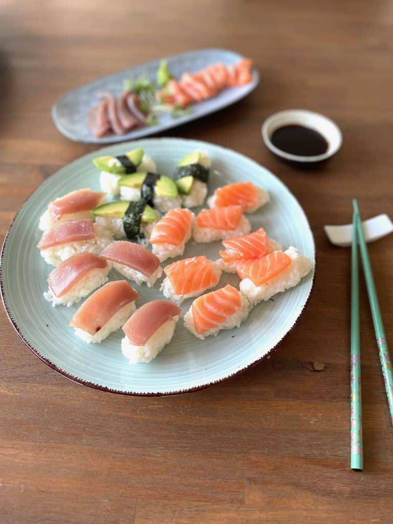 Nigiri sushi maken