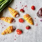 Croissant hoorntjes met aardbeienroom