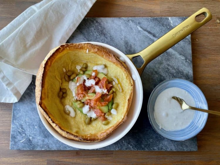 Hartige Dutch baby met zalm