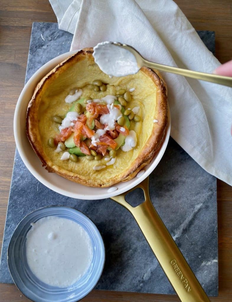 Hartige Dutch baby met zalm