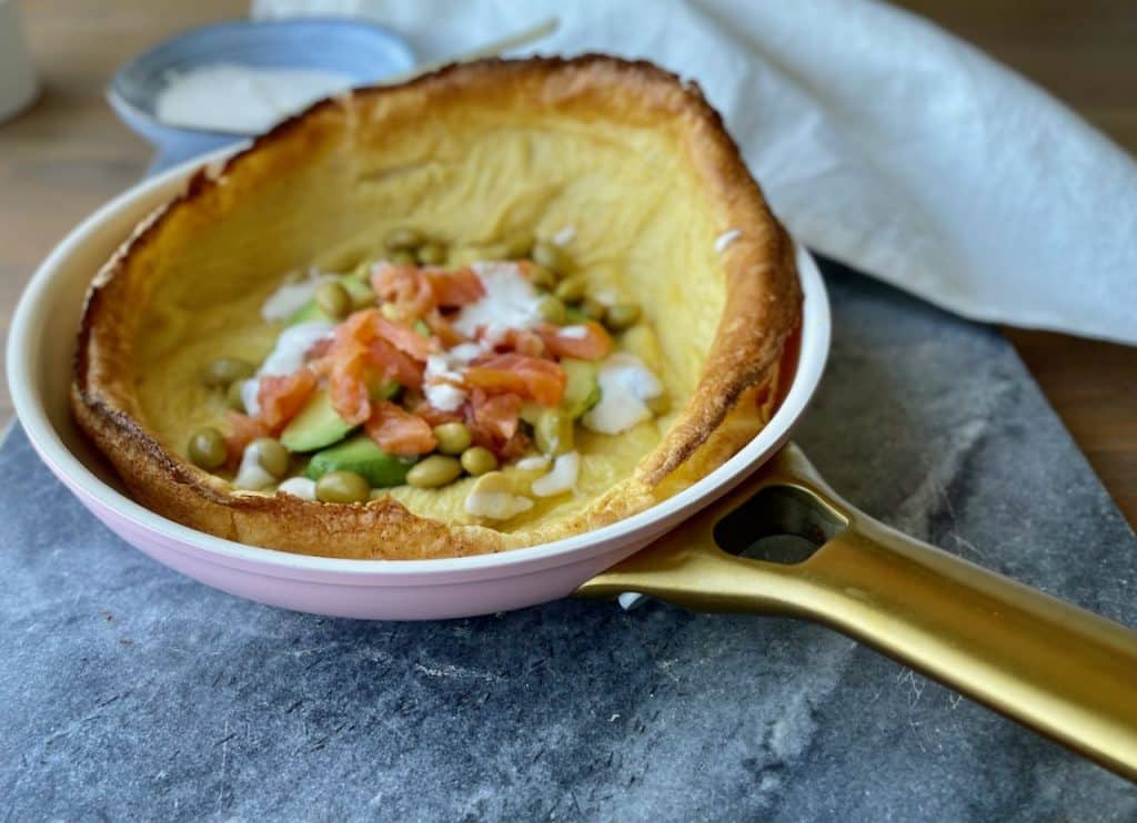 Hartige Dutch baby met zalm