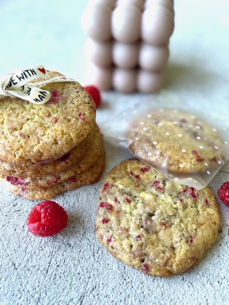 koekjes met witte chocolade en frambozen