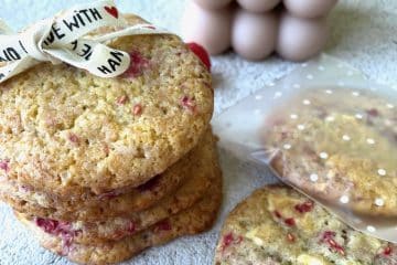 koekjes met witte chocolade en frambozen