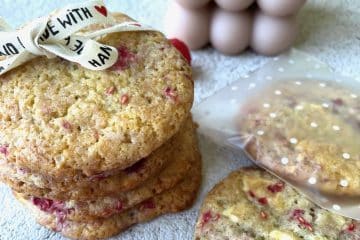 koekjes met witte chocolade en frambozen