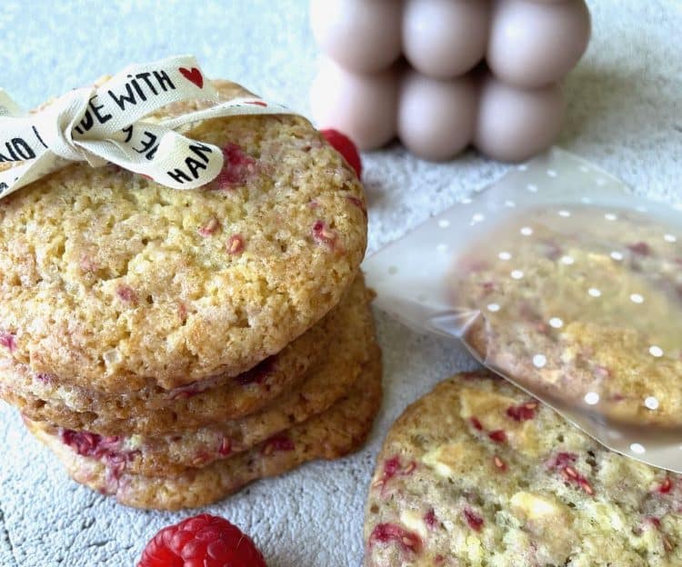 koekjes met witte chocolade en frambozen