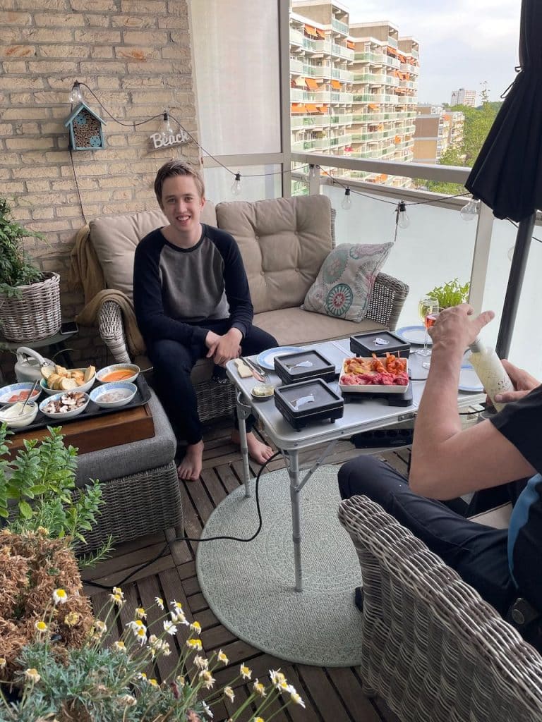 Buiten eten op balkon