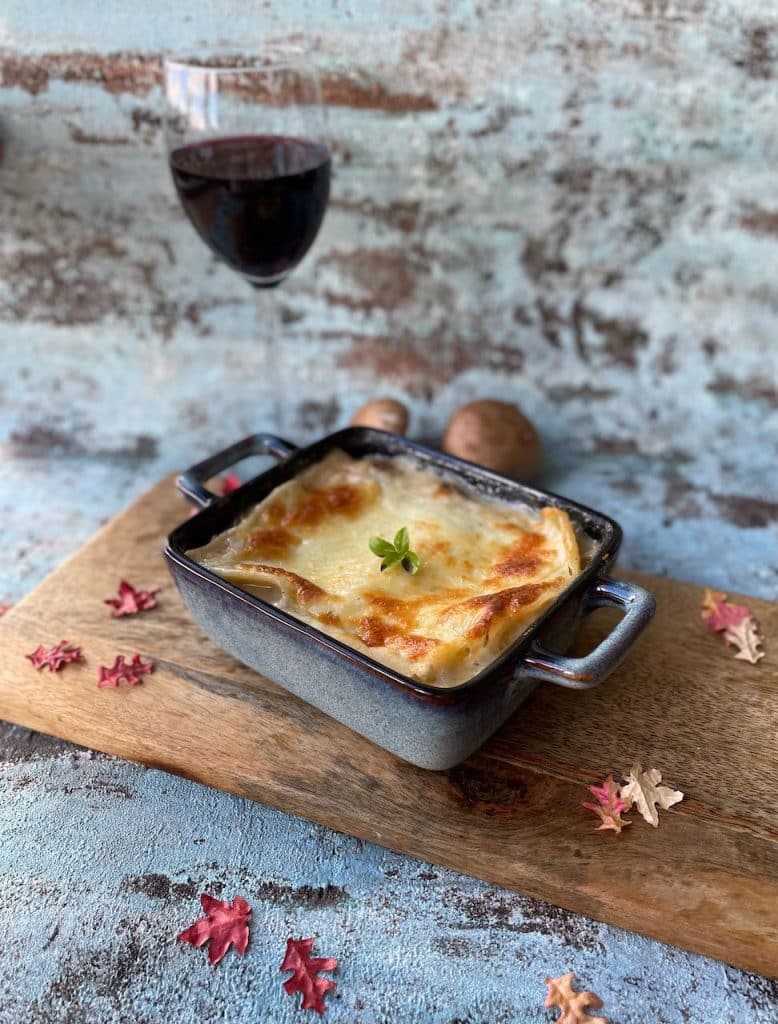 Eenpersoonsmaaltijd paddenstoelen lasagne