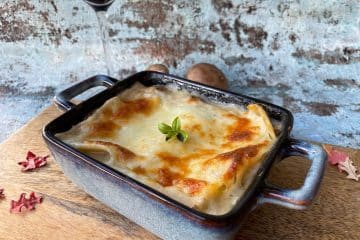 Eenpersoonsmaaltijd paddenstoelen lasagne