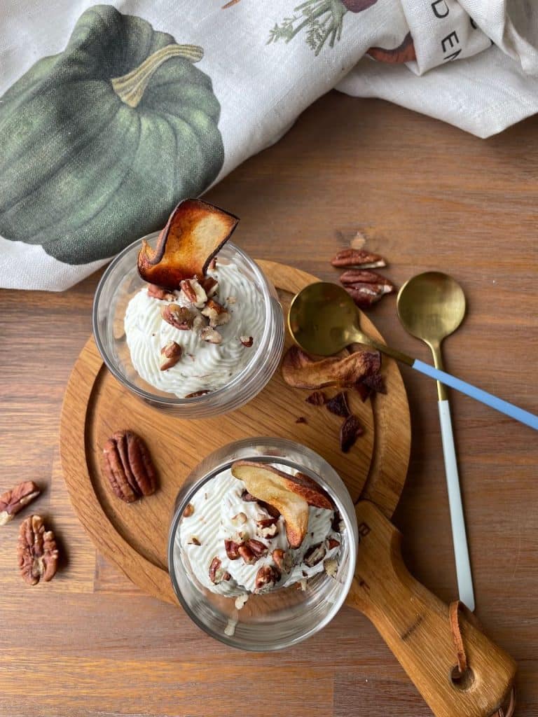 gorgonzola mousse met perenchips