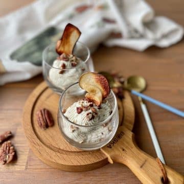 gorgonzola mousse met perenchips