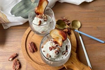 gorgonzola mousse met perenchips