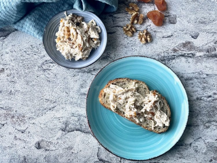 kip-walnoot salade