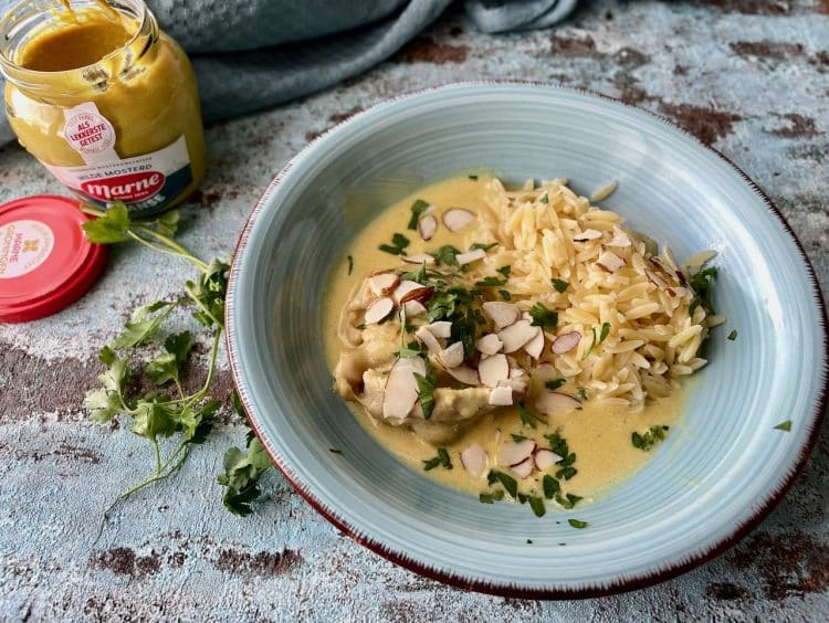 Kippendijen in mosterdroomsaus