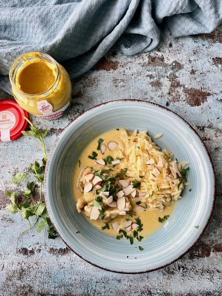 Kippendijen in mosterdroomsaus
