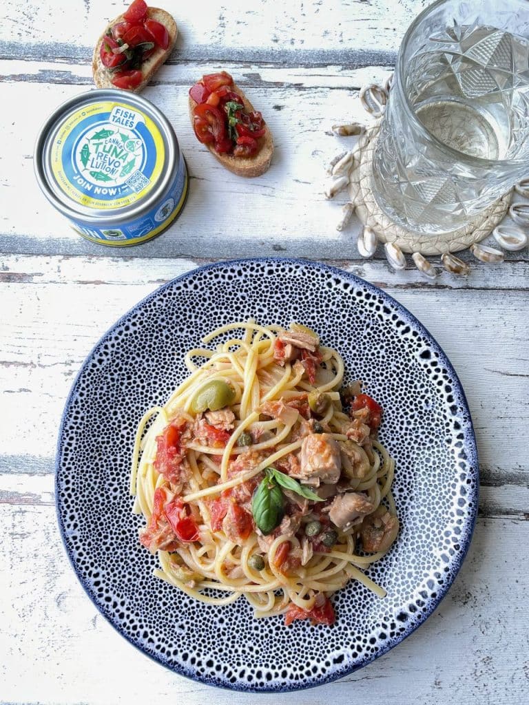 Pasta puttanesca met tonijn
