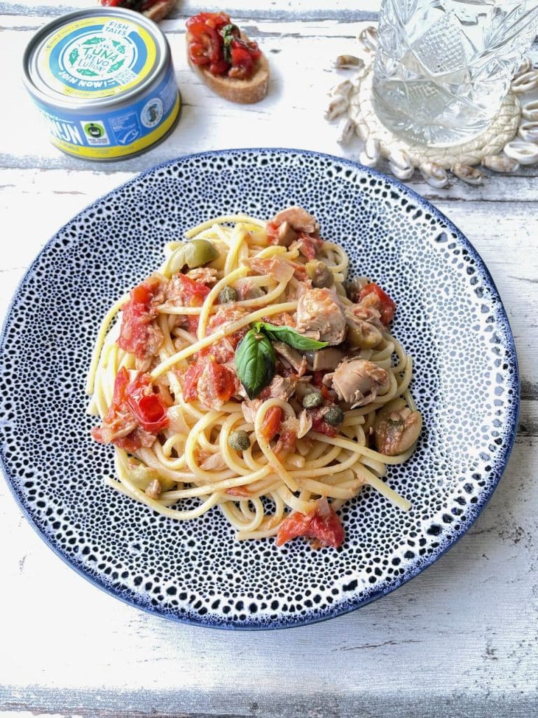 pasta puttanesca met tonijn