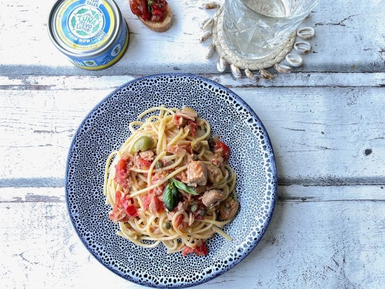 Pasta puttanesca met tonijn