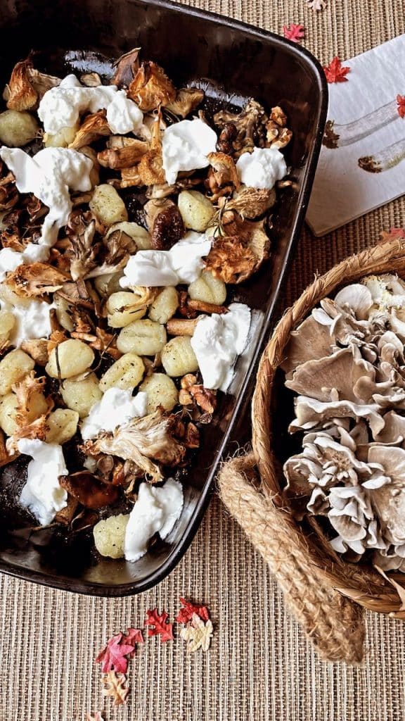 Traybake van gnocchi met paddenstoelen