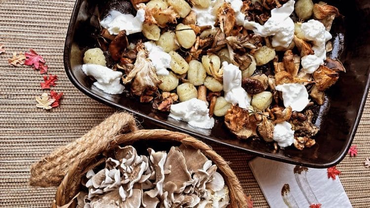 Traybake van gnocchi met paddenstoelen