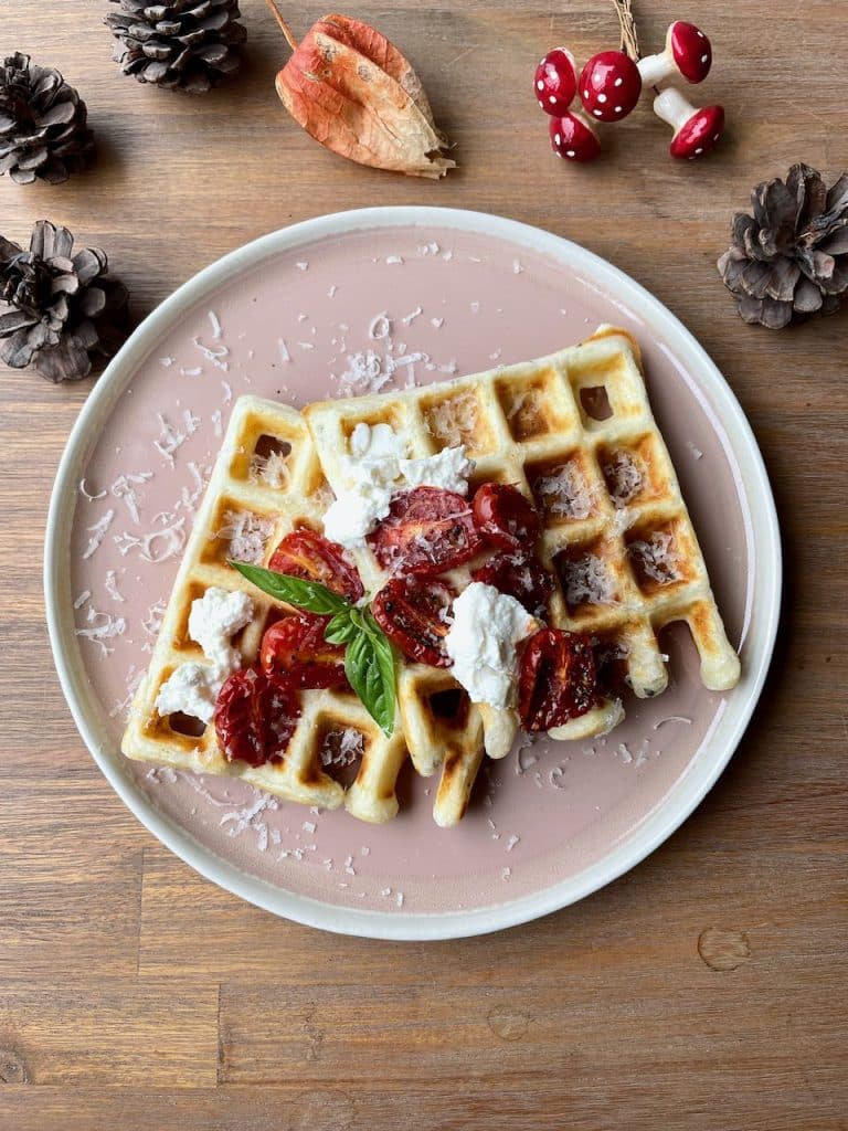 Hartige wafels met ovengedroogde tomaatjes