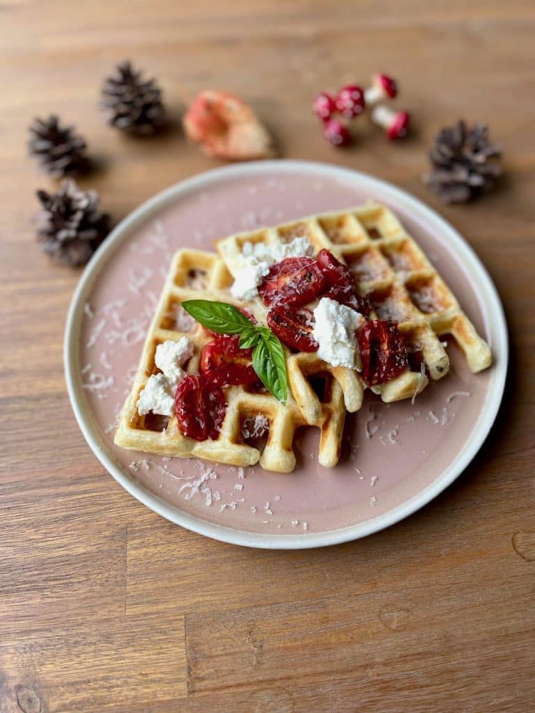 Hartige wafels met ovengedroogde tomaatjes