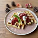 Hartige wafels met ovengedroogde tomaatjes