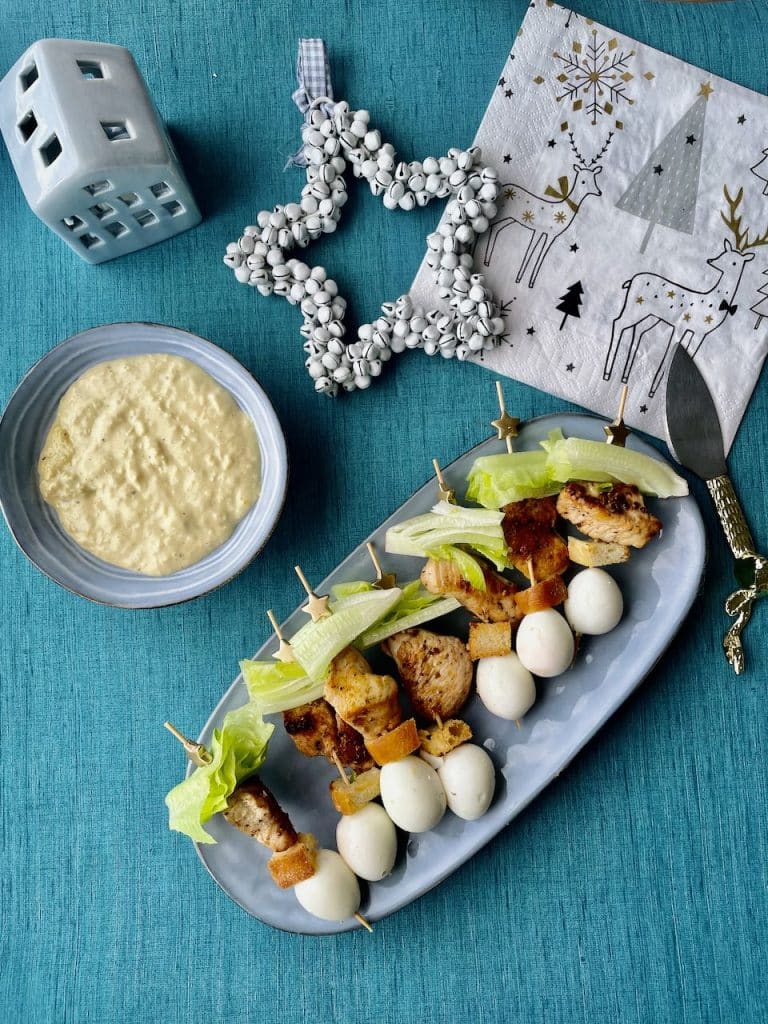 Caesarsalade op een stokje