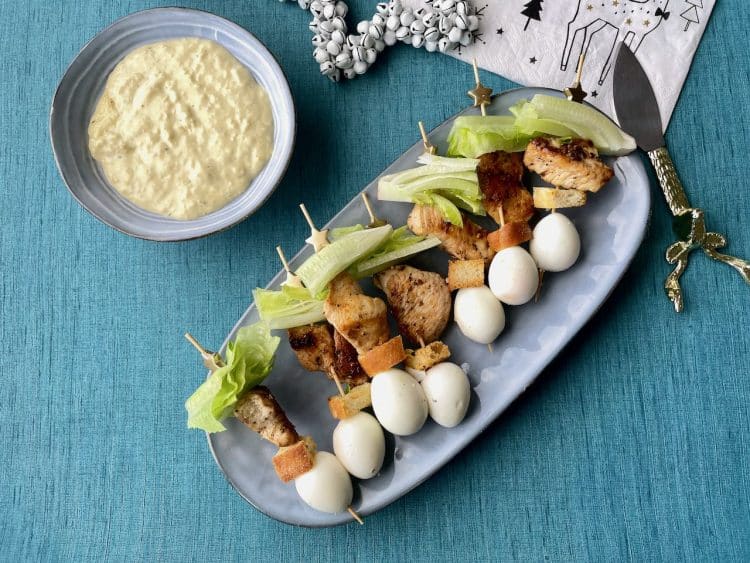 Caesarsalade op een stokje