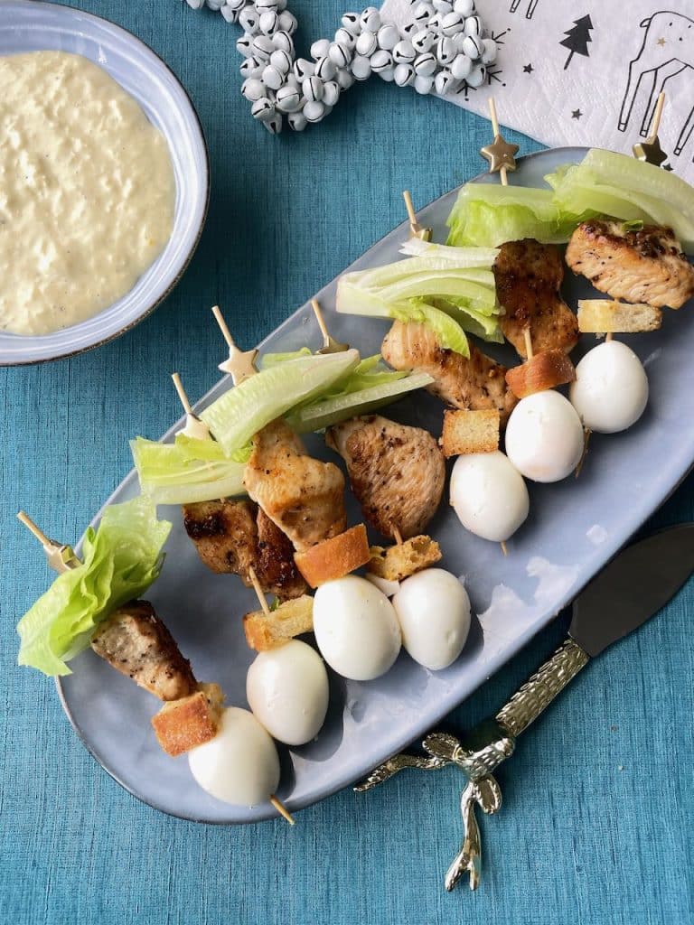 Caesarsalade op een stokje