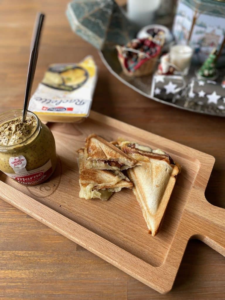 Zuurkool tosti met raclette kaas