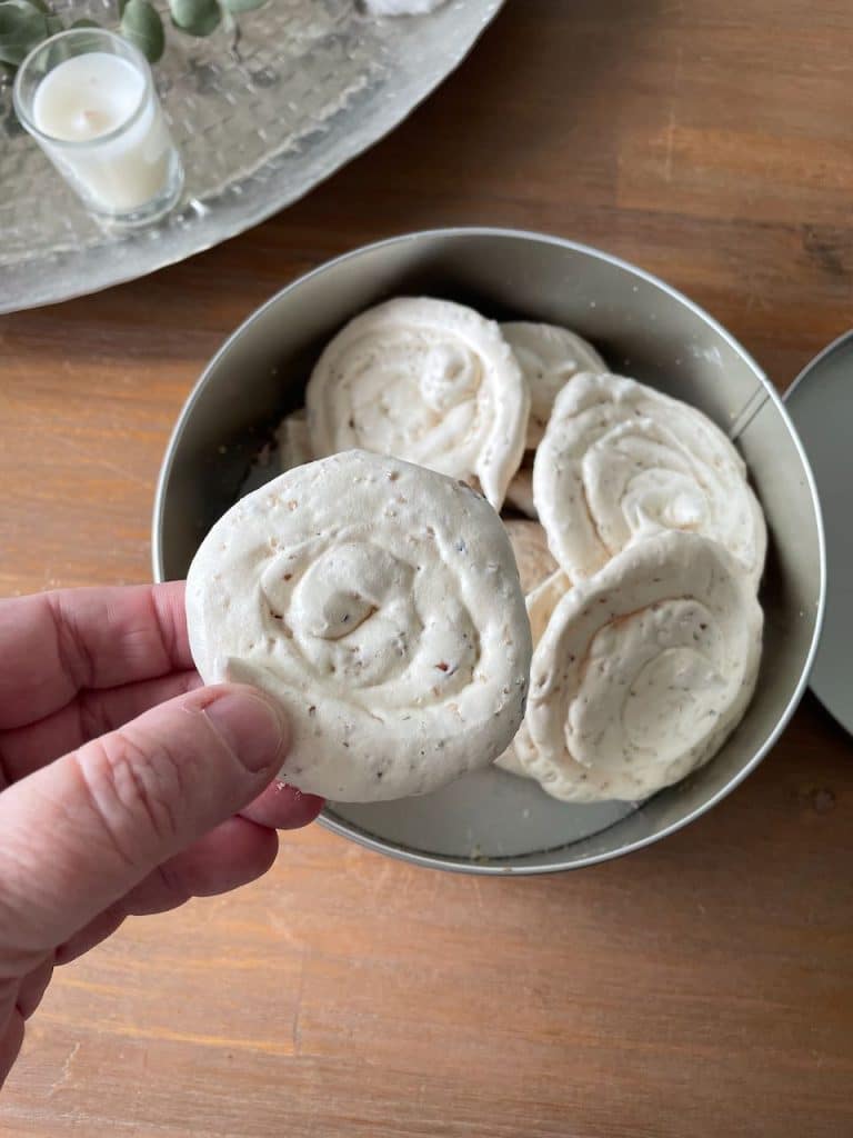 Hazelnoot schuimgebak toetje