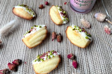 Madeleines met pistache en roos