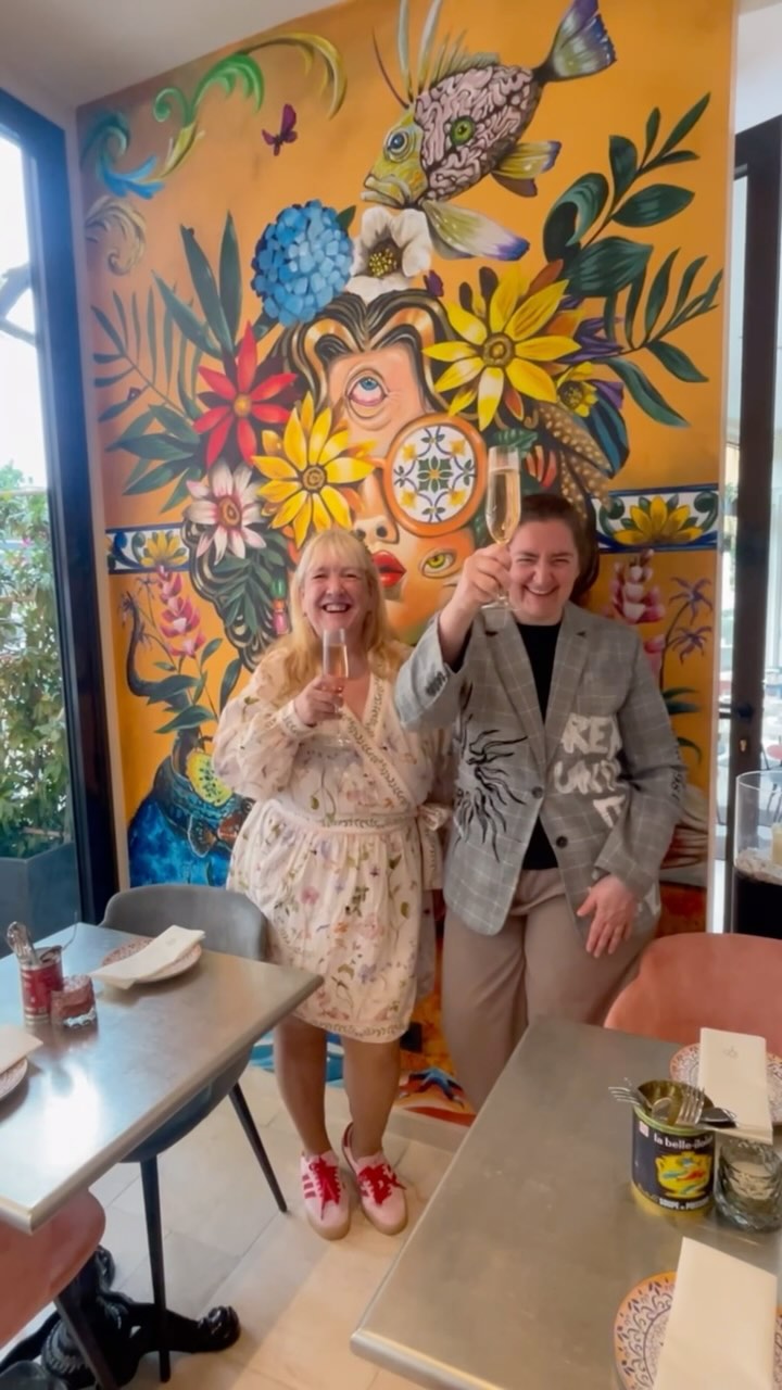 Ik was al eerder mega enthousiast over @chezfleur.thehague en na de verbouwing ben ik dat nog steeds! Of ben ik misschien nog wel lyrischer over de heerlijke gerechten van chef Manu. Mij maak je gelukkig met een tafel vol heerlijke mezze en tapas. Van de perfect gemarineerde olijven tot de makreel rilette, hier wil ik gewoon iedere zondagmiddag doorbrengen. Rennen dus, naar De Fred in Den Haag! En oh ja, het recept voor makreel rilette staat vandaag op mijn blog.
* uitgenodigd #chezfleur #bistro #frederikhendriklaan #denhaag #restaurant #review #statenkwartier #waareetdenhaag #denhaagfoodie